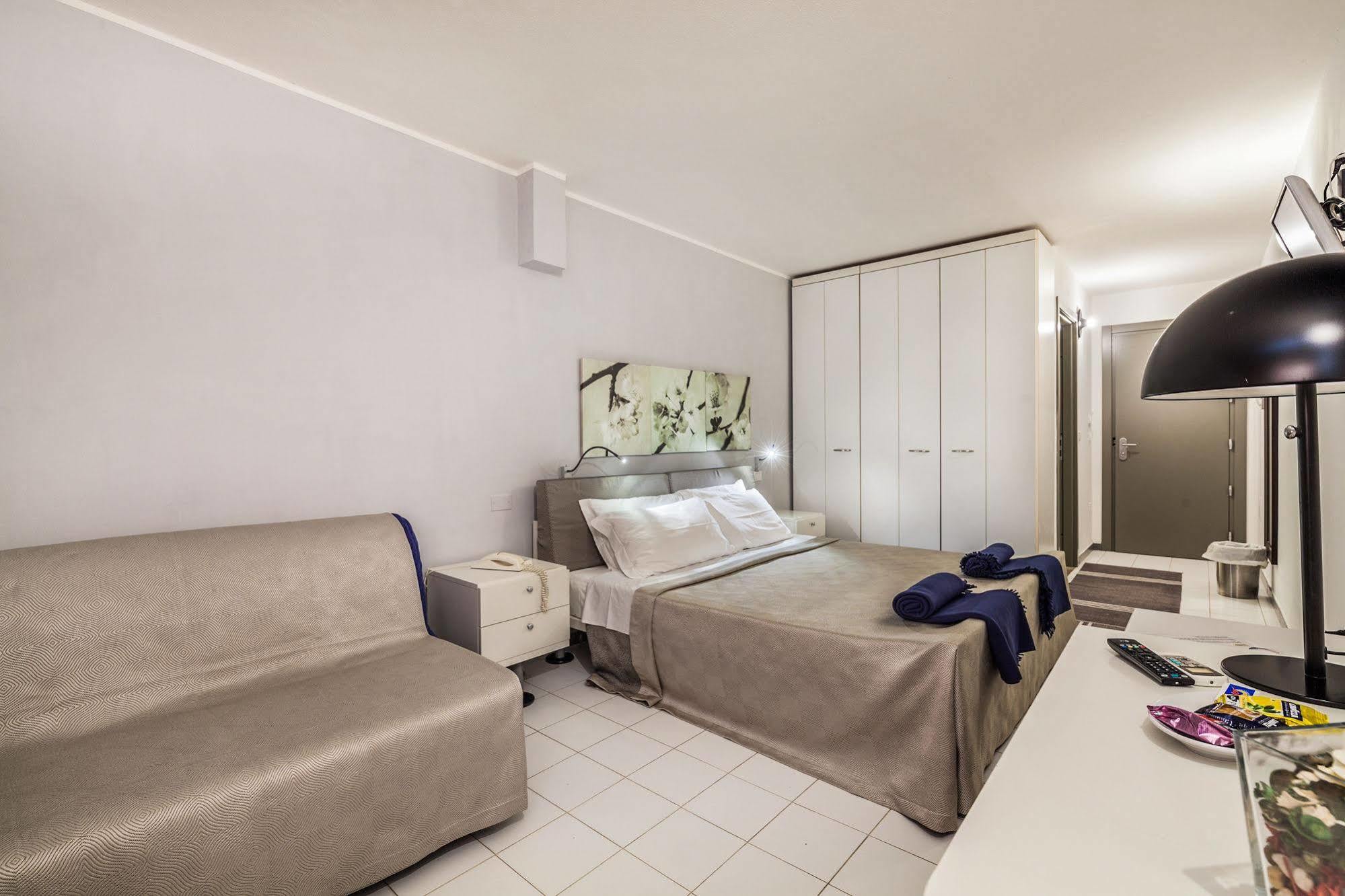 Hibiscus Aparthotel 3*